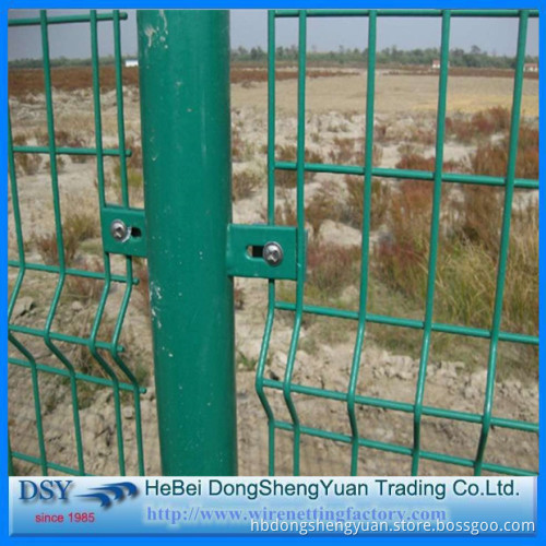 green vinyl coated welded wire mesh fence